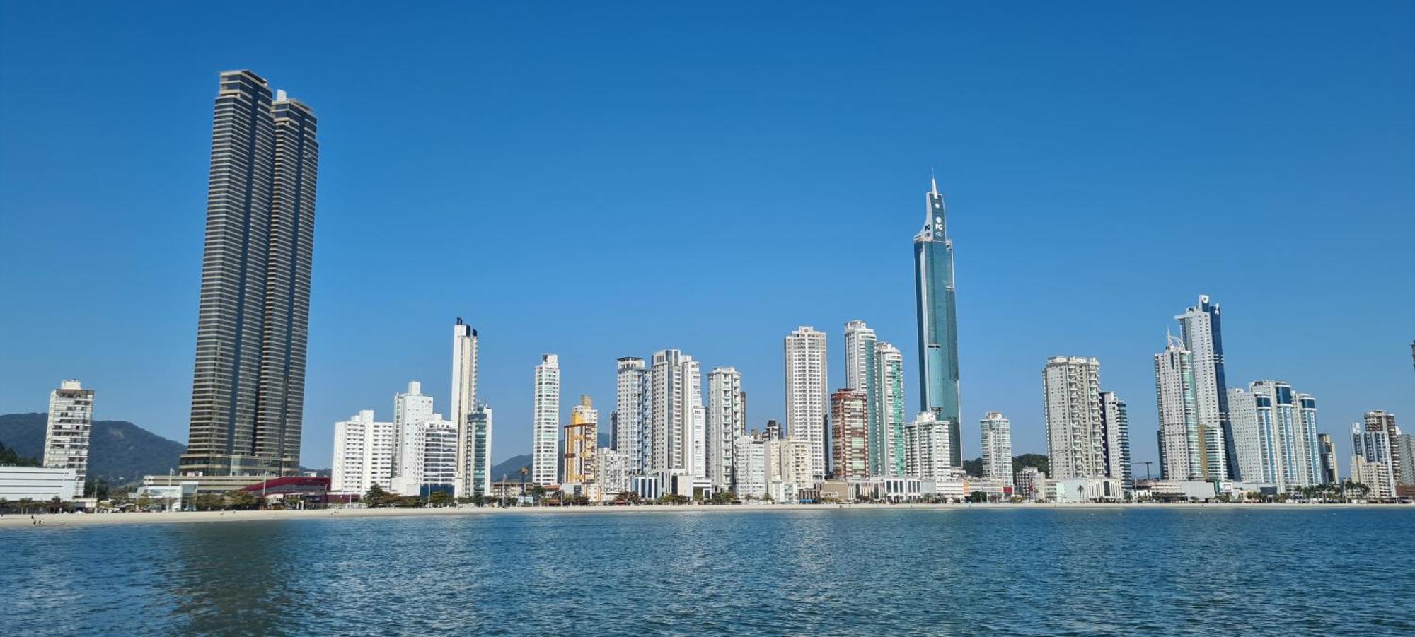 Apto Espacoso Ao Lado Do Oceanic Aquarium E Perto Do Parque Unipraiais Com Garagem Apartamento Balneario Camboriu